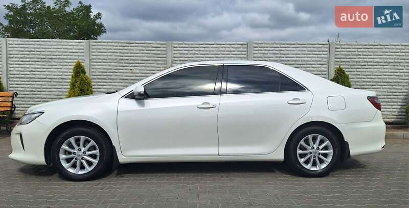 Седан Toyota Camry 2015 в Дніпрі
