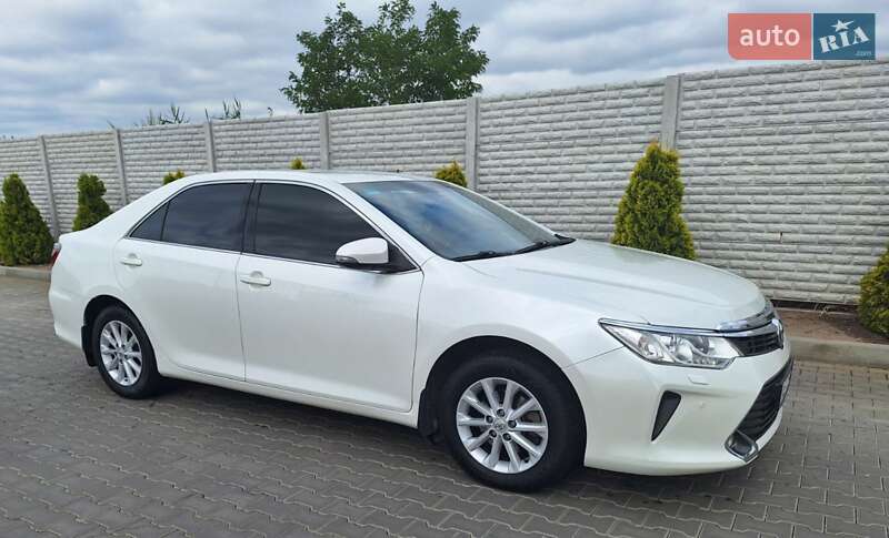 Седан Toyota Camry 2015 в Дніпрі