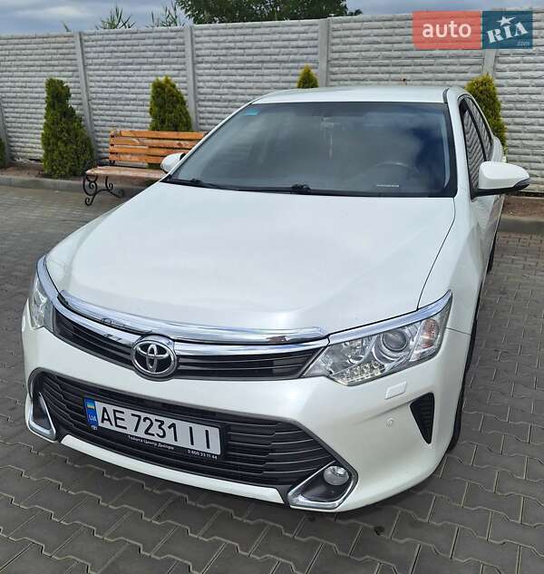 Седан Toyota Camry 2015 в Дніпрі