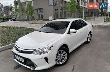 Седан Toyota Camry 2015 в Киеве
