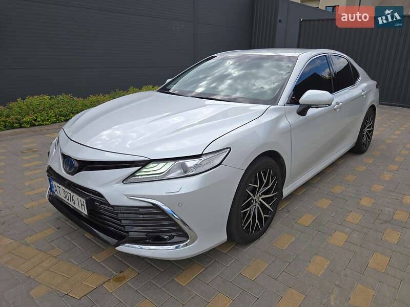 Седан Toyota Camry 2021 в Снятині