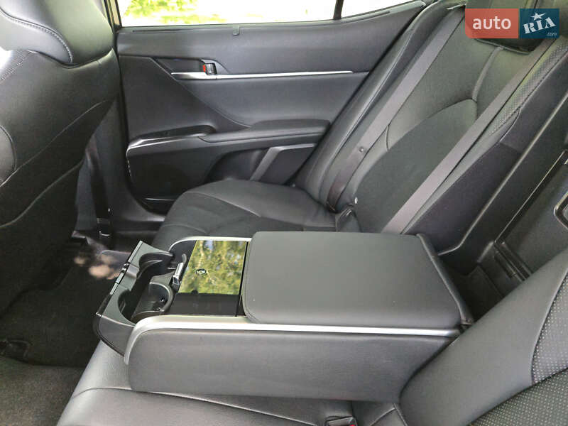 Седан Toyota Camry 2021 в Снятині