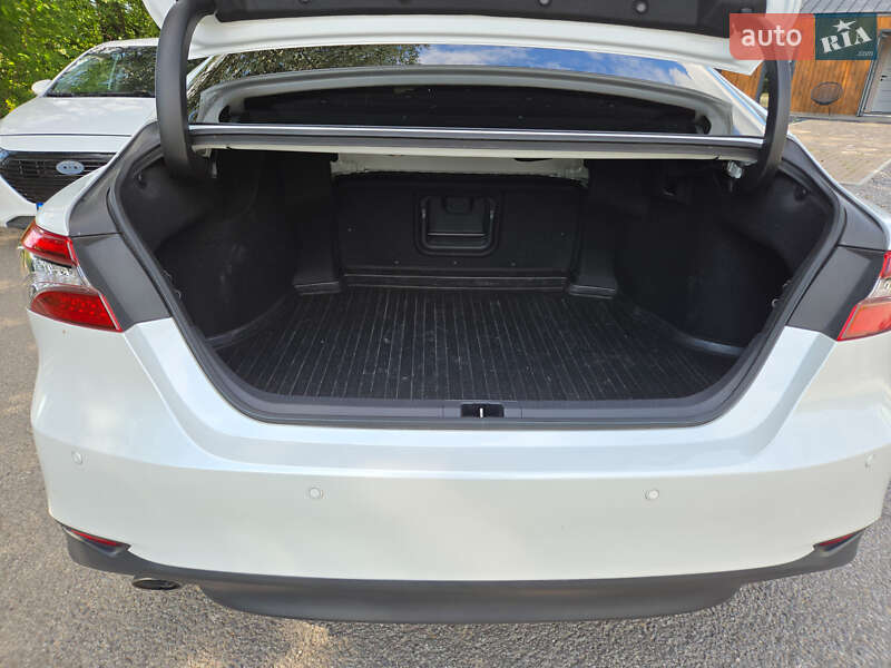 Седан Toyota Camry 2021 в Снятині