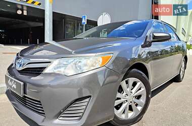 Седан Toyota Camry 2012 в Києві