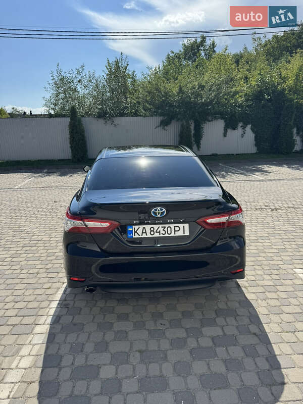 Седан Toyota Camry 2019 в Ивано-Франковске