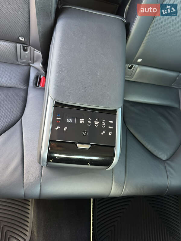 Седан Toyota Camry 2019 в Ивано-Франковске