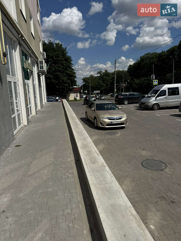 Седан Toyota Camry 2012 в Хмельницком