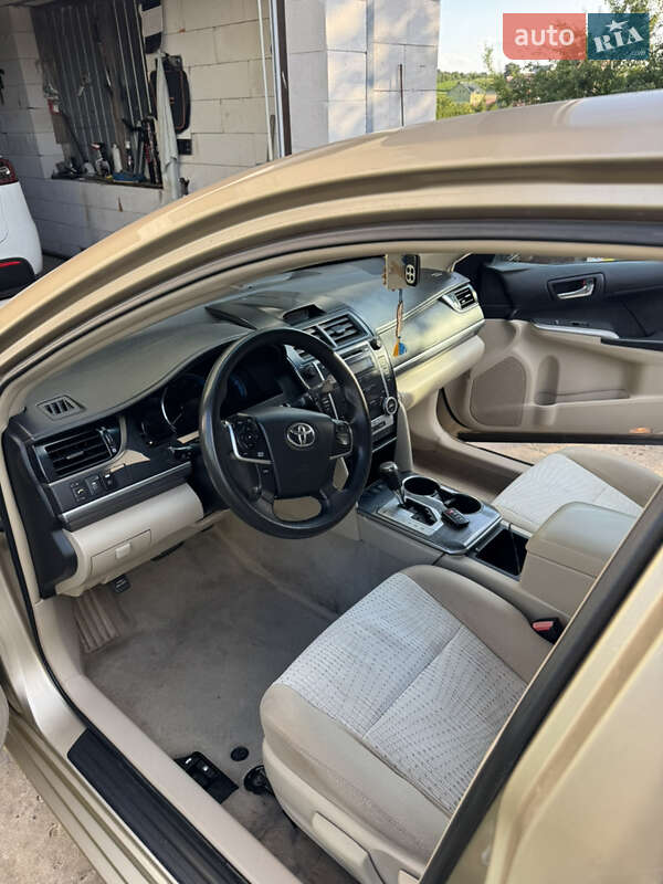 Седан Toyota Camry 2012 в Хмельницком