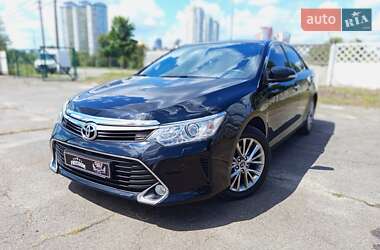 Седан Toyota Camry 2016 в Киеве