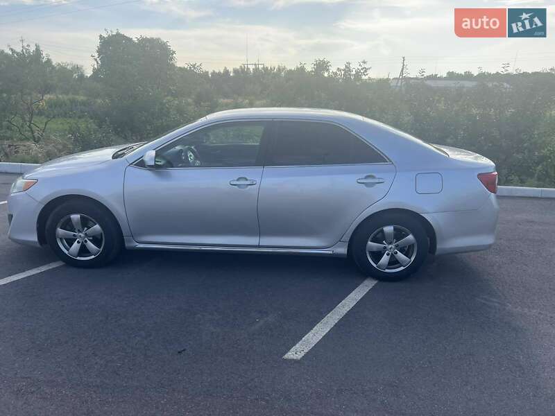 Седан Toyota Camry 2012 в Ужгороді