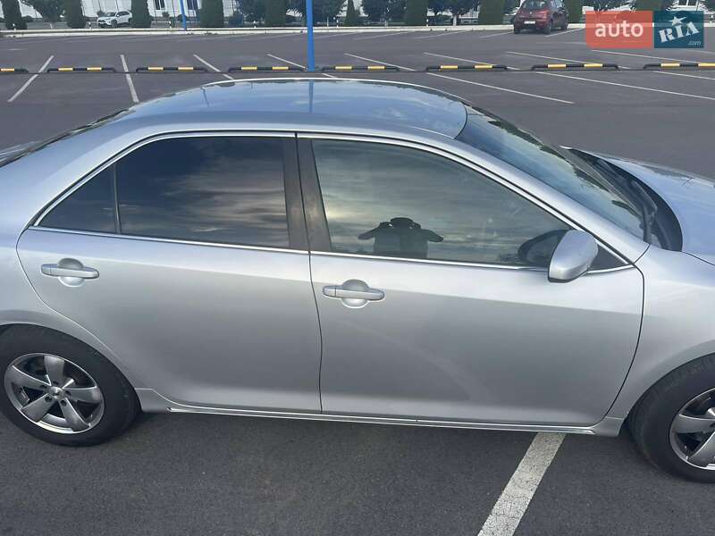 Седан Toyota Camry 2012 в Ужгороді