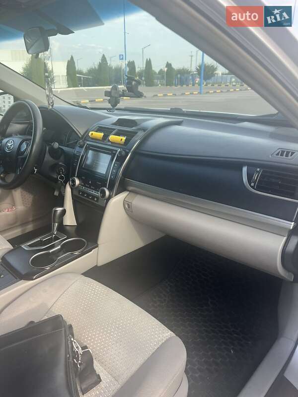 Седан Toyota Camry 2012 в Ужгороді