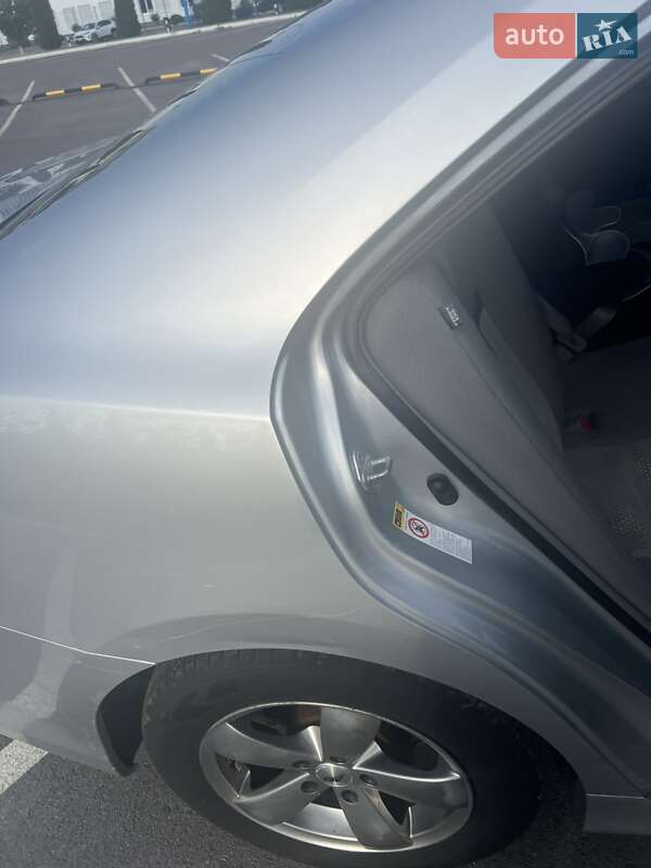 Седан Toyota Camry 2012 в Ужгороді