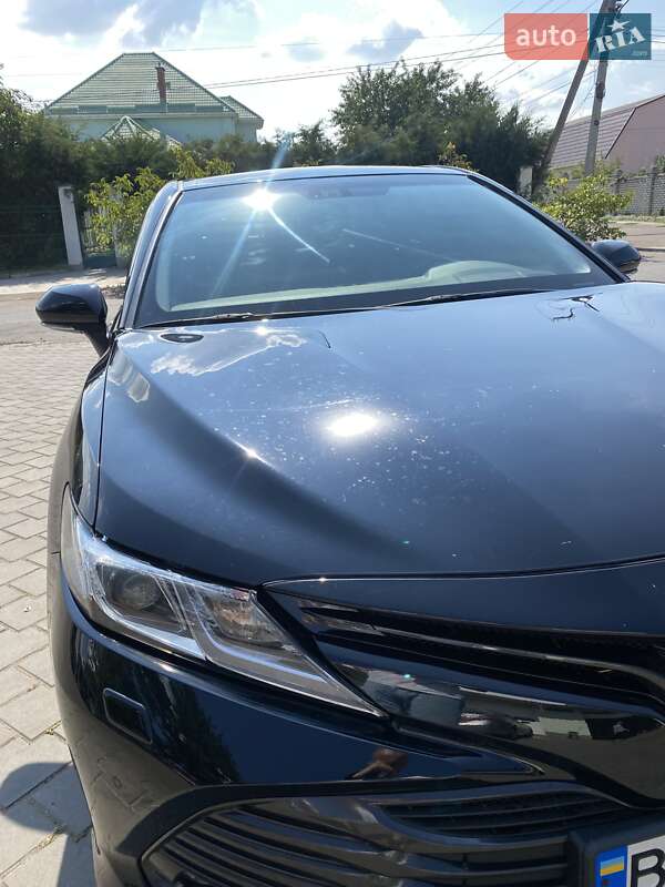 Седан Toyota Camry 2019 в Николаеве
