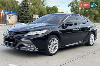 Седан Toyota Camry 2018 в Києві