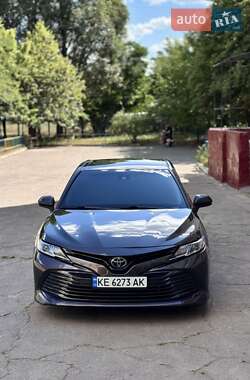 Седан Toyota Camry 2018 в Дніпрі