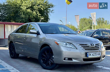 Седан Toyota Camry 2007 в Львові