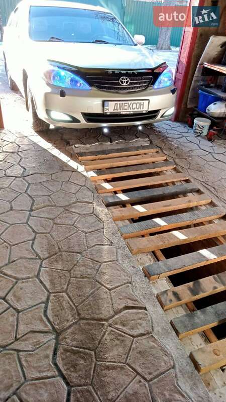 Седан Toyota Camry 2003 в Кропивницком