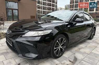 Седан Toyota Camry 2020 в Киеве