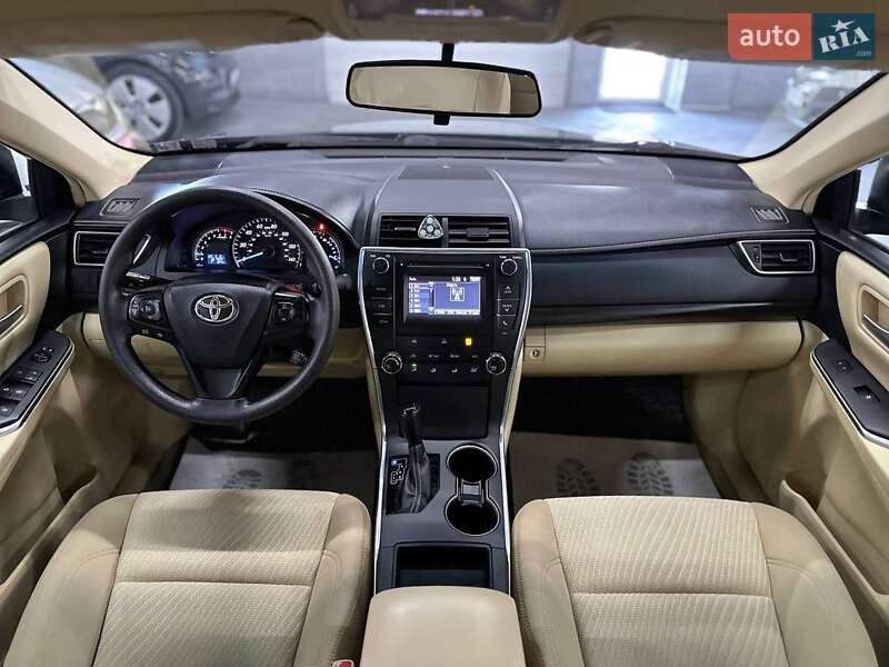 Седан Toyota Camry 2015 в Каменском