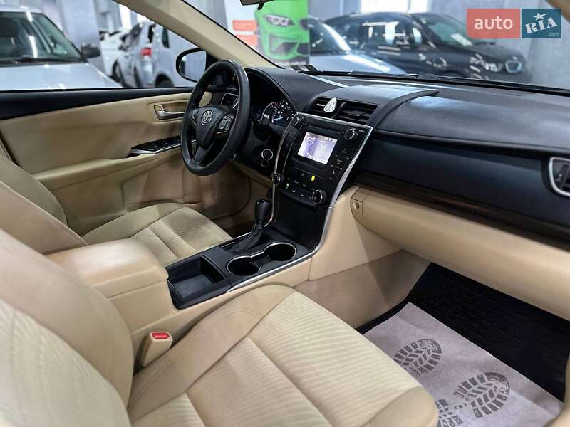 Седан Toyota Camry 2015 в Каменском