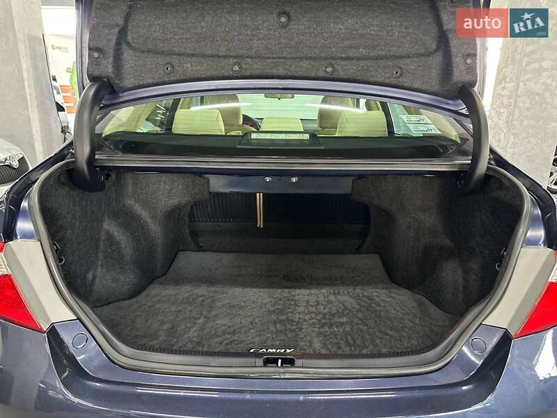 Седан Toyota Camry 2015 в Каменском