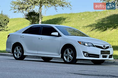 Седан Toyota Camry 2014 в Києві