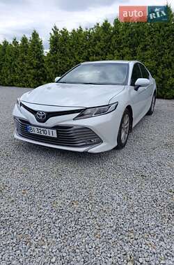 Седан Toyota Camry 2017 в Кременчуці