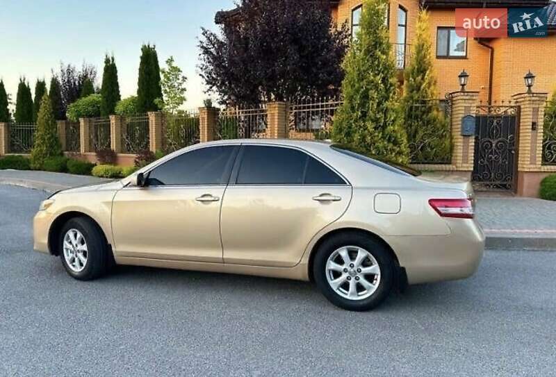 Седан Toyota Camry 2011 в Виннице