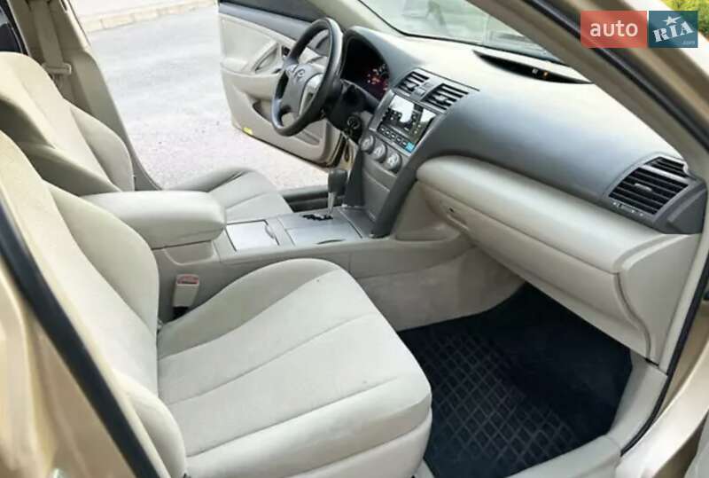 Седан Toyota Camry 2011 в Виннице