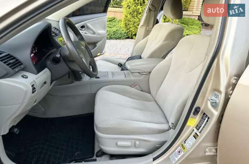 Седан Toyota Camry 2011 в Виннице