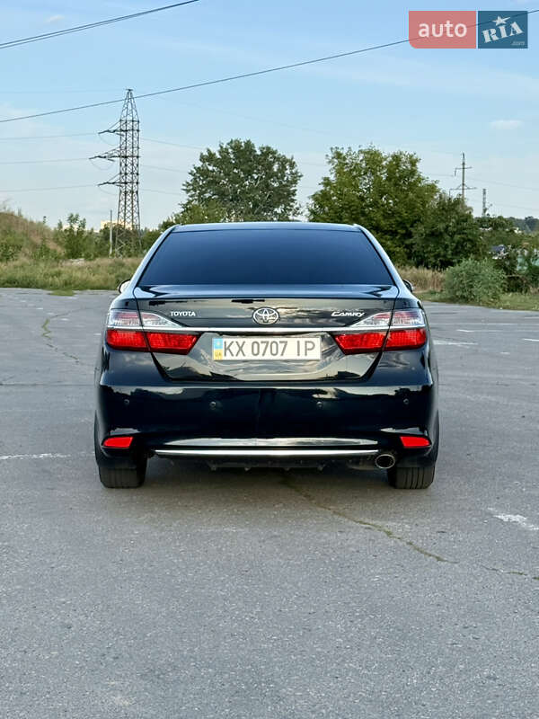 Седан Toyota Camry 2016 в Харкові