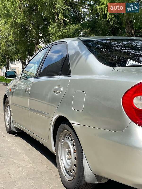 Седан Toyota Camry 2002 в Звягелі