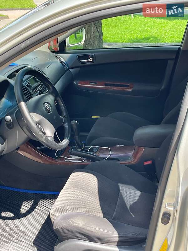 Седан Toyota Camry 2002 в Звягелі