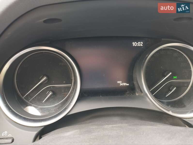 Седан Toyota Camry 2021 в Апостоловому