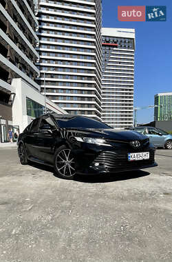 Седан Toyota Camry 2017 в Киеве