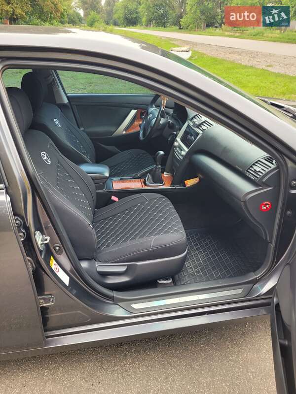 Седан Toyota Camry 2008 в Краснограді