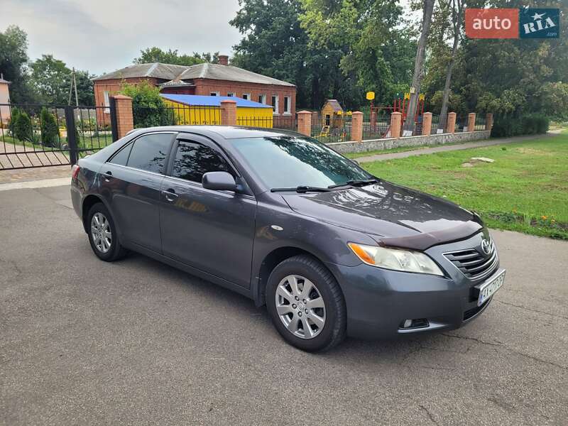 Седан Toyota Camry 2008 в Краснограді