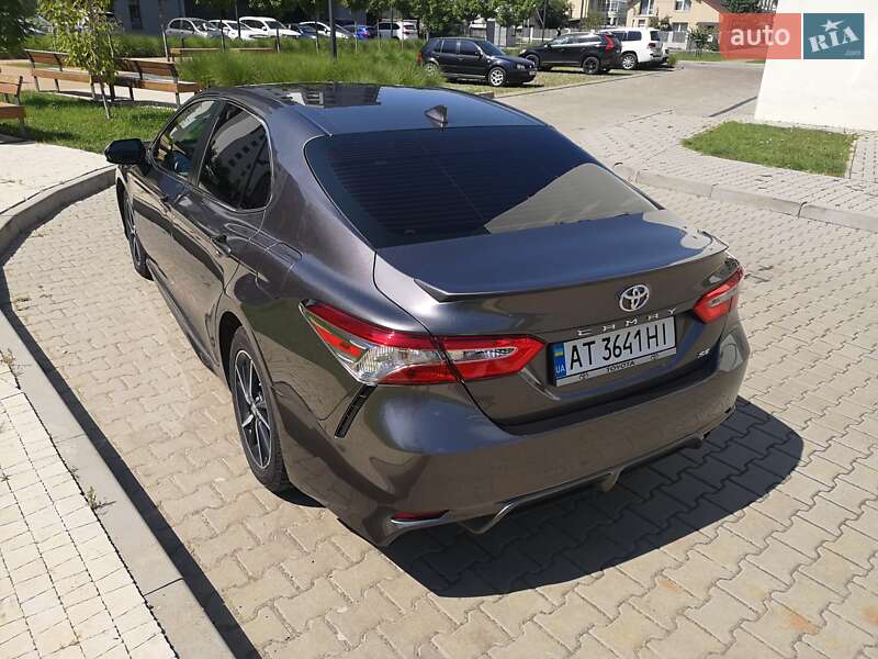 Седан Toyota Camry 2019 в Ивано-Франковске