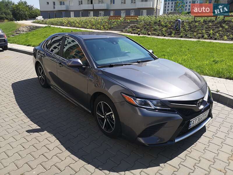 Седан Toyota Camry 2019 в Ивано-Франковске