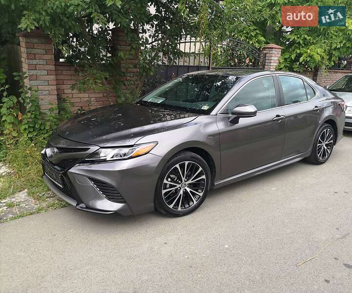 Седан Toyota Camry 2019 в Ивано-Франковске