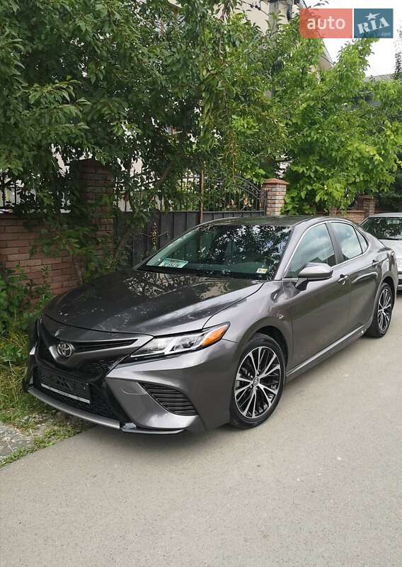 Седан Toyota Camry 2019 в Ивано-Франковске