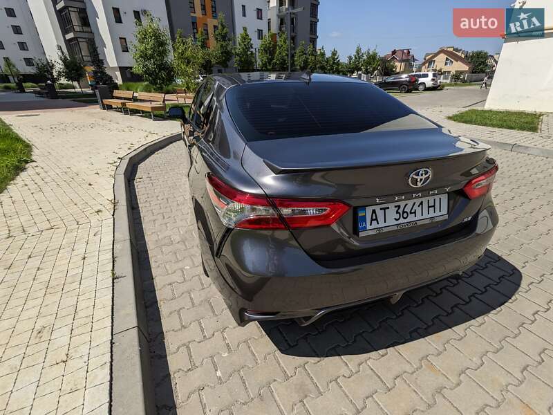 Седан Toyota Camry 2019 в Ивано-Франковске