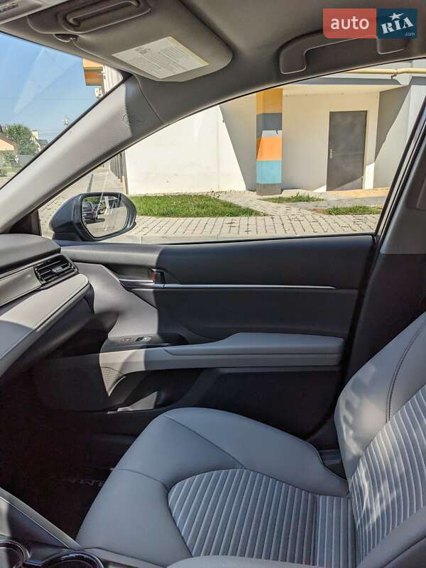 Седан Toyota Camry 2019 в Ивано-Франковске