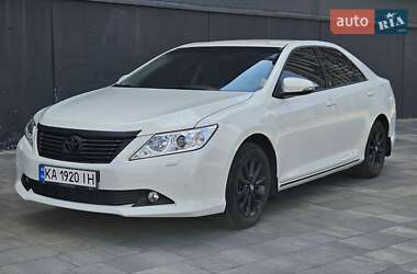Седан Toyota Camry 2013 в Києві