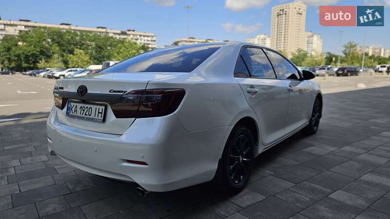 Седан Toyota Camry 2013 в Києві