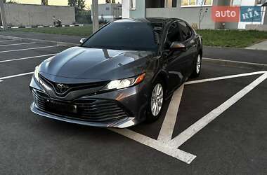 Седан Toyota Camry 2018 в Харькове