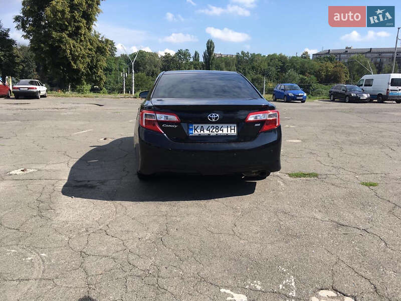 Седан Toyota Camry 2013 в Киеве