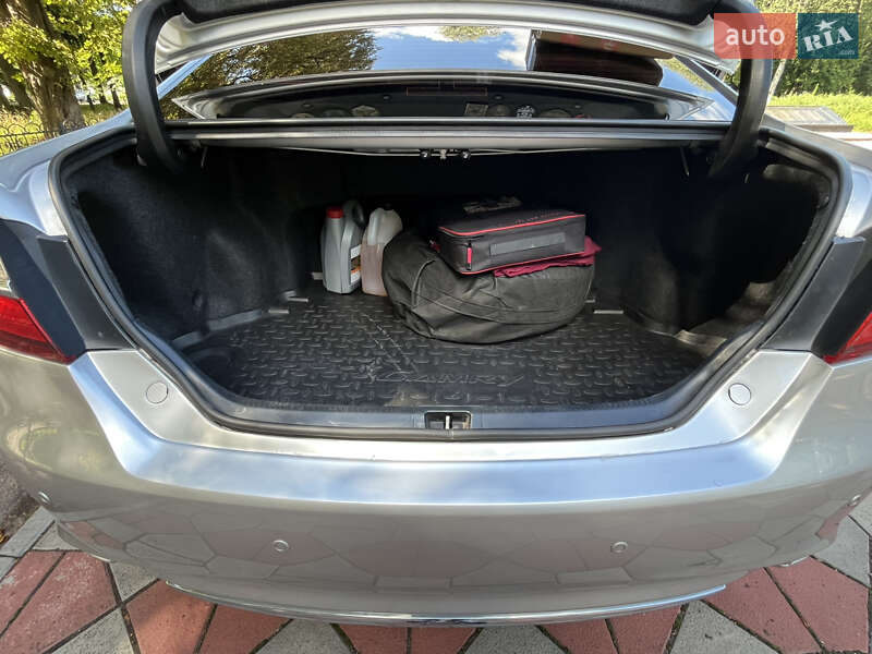 Седан Toyota Camry 2015 в Броварах