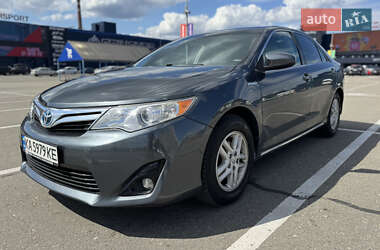 Седан Toyota Camry 2013 в Києві